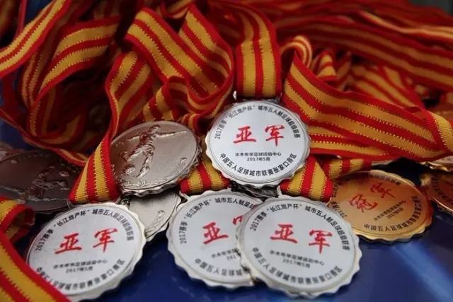 美军包机事故，八名乘员不幸遇难于阿拉斯加荒原